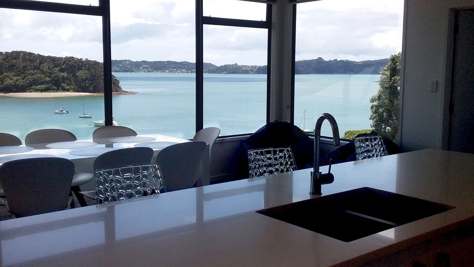 Bay of Islands Beach House luxury beachfront accommodation in Paihia